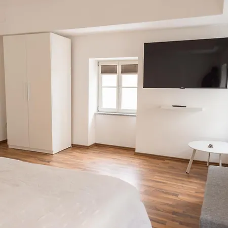 Altstadt Apartment *
